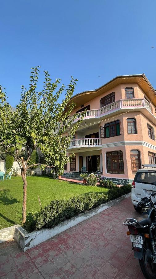 Dilaram Guest House Srīnagar Dış mekan fotoğraf
