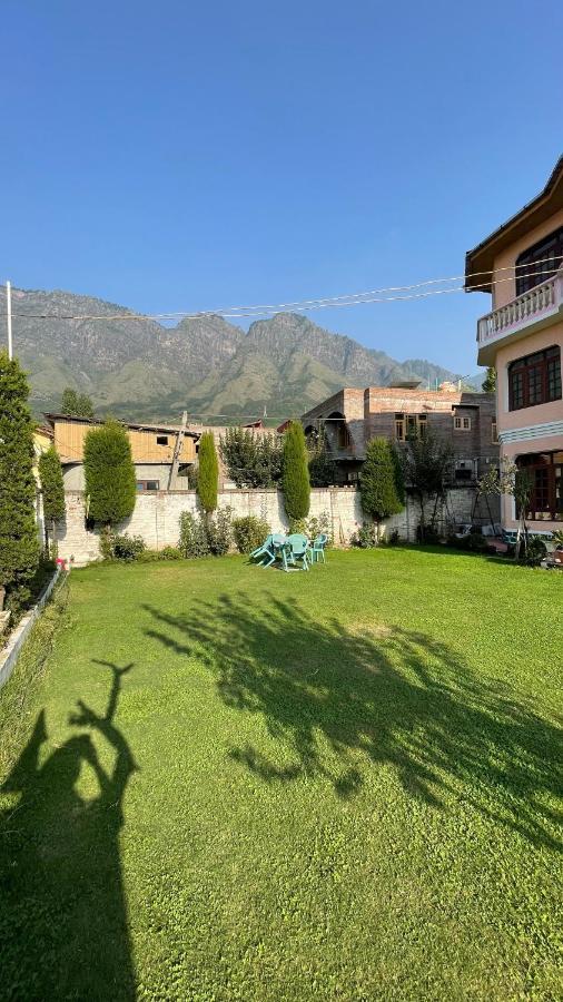 Dilaram Guest House Srīnagar Dış mekan fotoğraf